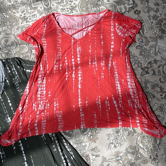 PACK OF 2 JCPENNEY V-Neck Crossover Tops Size XL - Picture 3 of 5